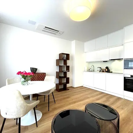 Matis 2 - Centrum アパート *